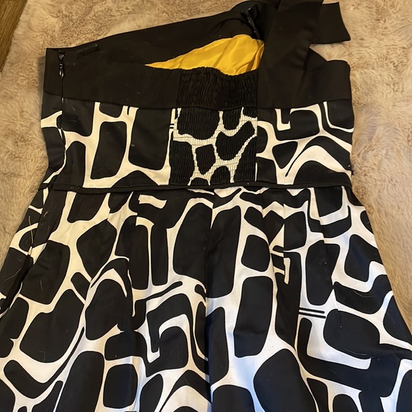 Women’s Dress - Picture 5 of 6